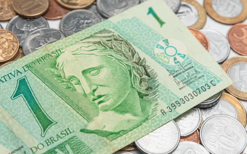 Платить будут богатые: в Бразилии средний класс полностью освободят от подоходного налога