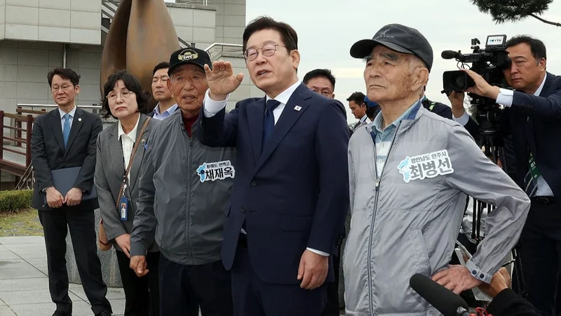 Lee says N. Korea should consider humanitarian exchanges between separated families