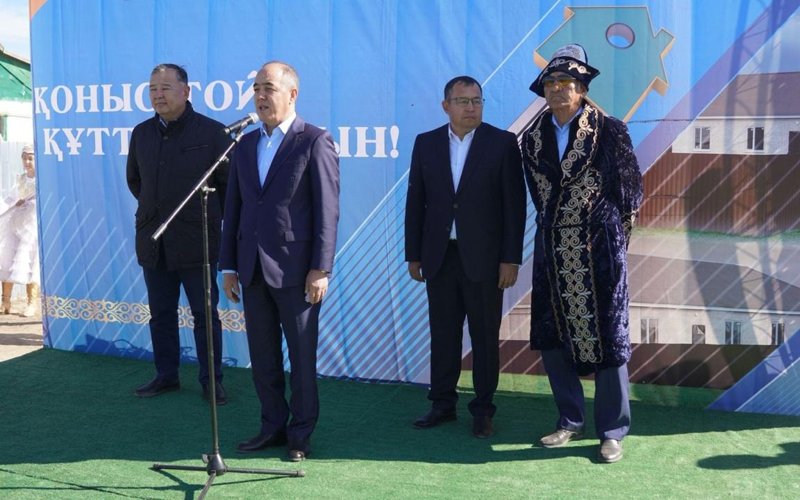 Из города в село: ключи от новых домов получили переселенцы в ЗКО переселенцы, новый дом . ЗКО