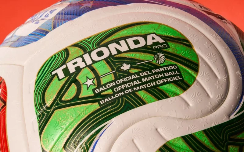 FIFA представила официальный мяч ЧМ-2026: символика, технологии и три волны 