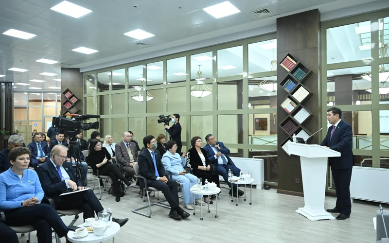 Председатель Мажилиса Ерлан Кошанов обсудил реализацию инициатив Президента и повестку на предстоящий период с членами Общественной палаты
