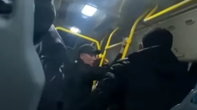 Мужчина ударил школьницу в автобусе в Петропавловске