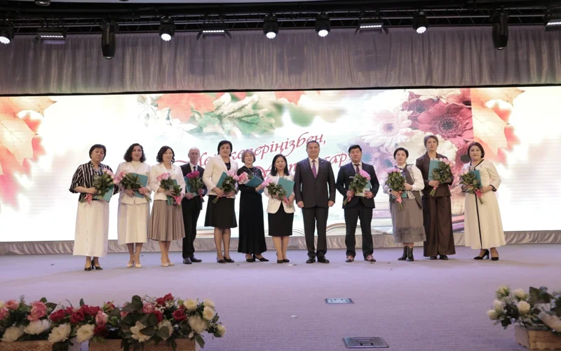 Более 40 учителей награждены в преддверии праздника в Акмолинской области