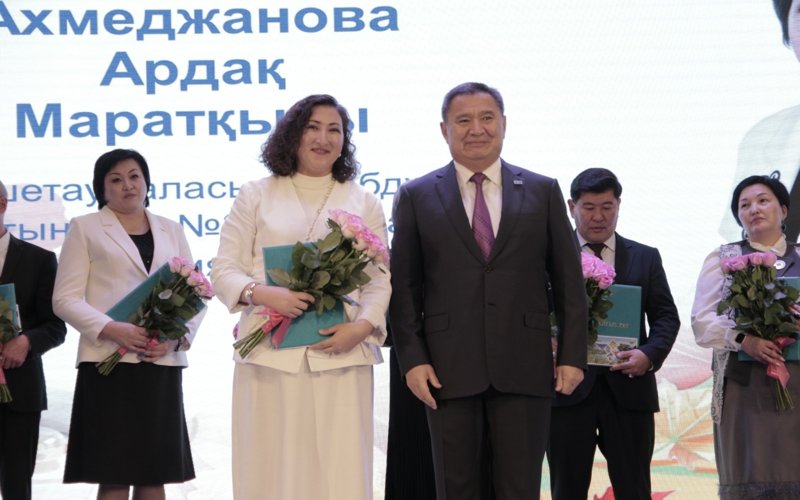 Кәсіби мереке қарсаңында Ақмола облысында ұстаздарға құрмет көрсетілді 