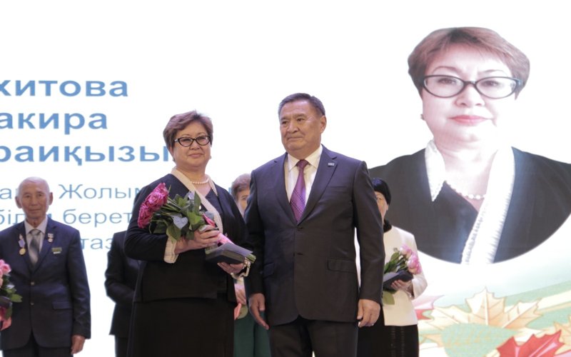 Кәсіби мереке қарсаңында Ақмола облысында ұстаздарға құрмет көрсетілді 