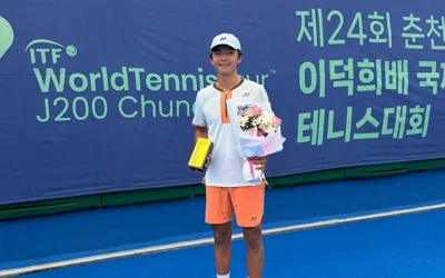 Көйлек киген кисканы сипады