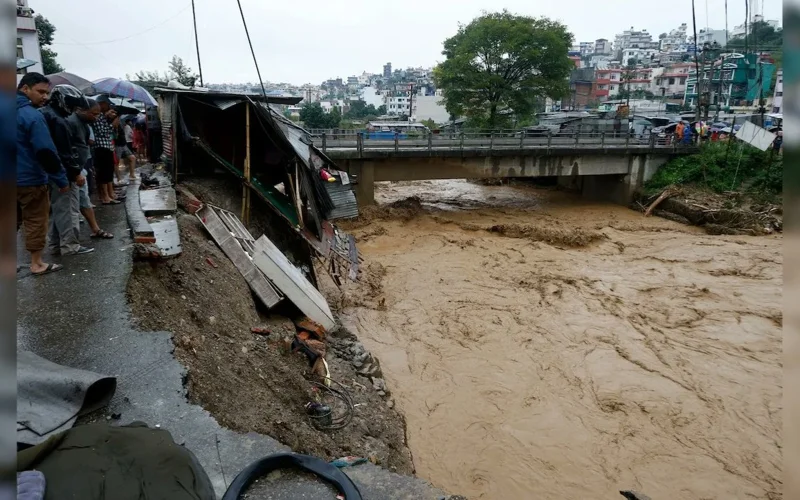 Ливни в Непале и Индии привели к гибели десятков человек