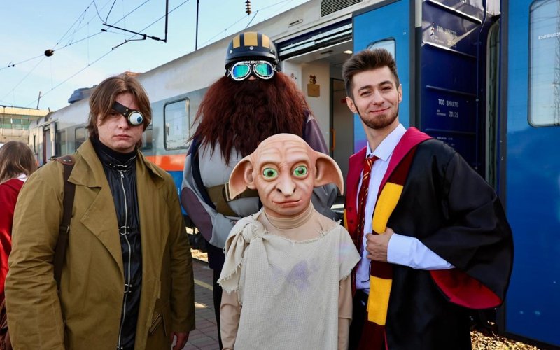 Более 300 человек стали пассажирами первого «Поезда Поттера» в Казахстане