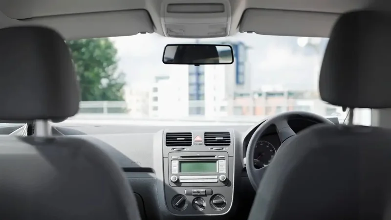 көлік, рулі оң жақта