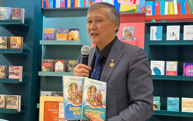 Орыс порно: Анамның юбкасының астына қарадым