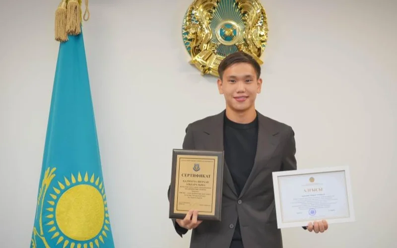 Jas sportshy Sherhan Qalmurzaǵa rektorlyq bilim berý granty berildi
