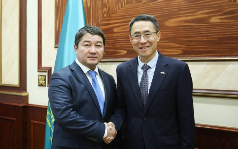 曼格斯套州州长会见中国驻哈大使