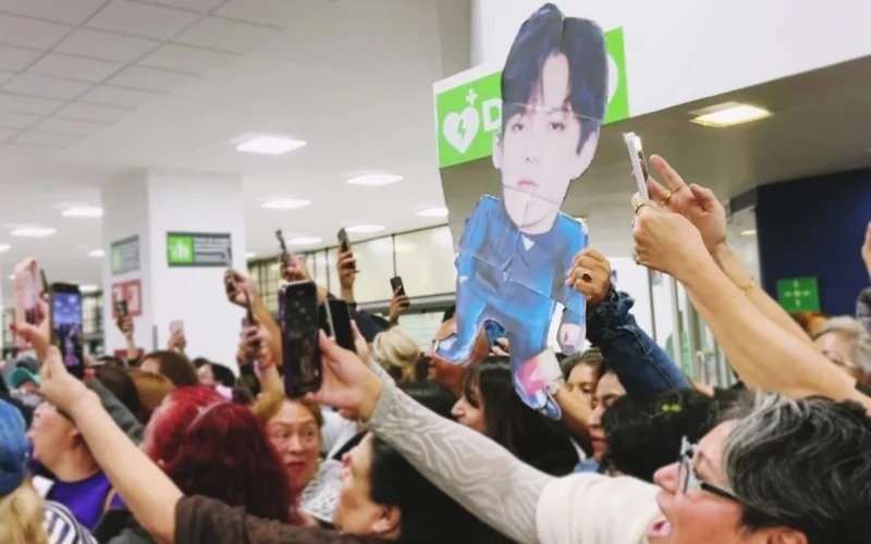 Singer Dimash gets warm welcome in Mexico ahead of solo concert 