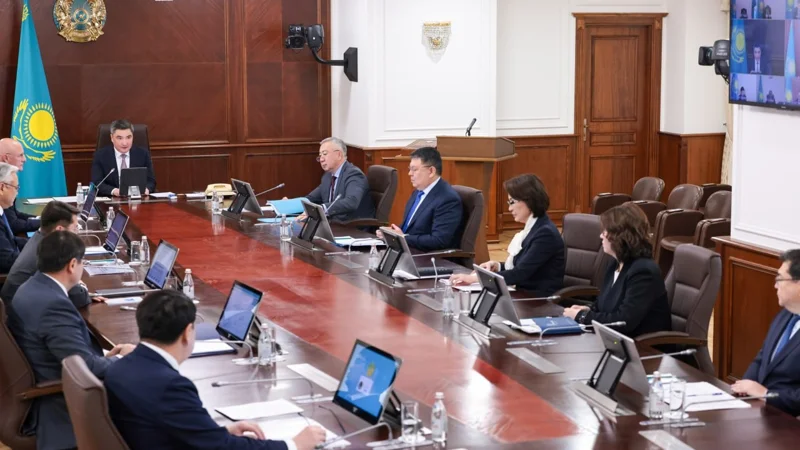 С 2026 года медстраховкой дополнительно охватят малообеспеченных — Олжас Бектенов