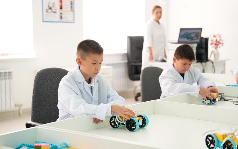 «Школа Будущего» появилась в Созакском районе Туркестанской области робототехника, школьники