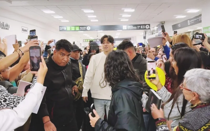 Димаша встретили в аэропорту Мехико 