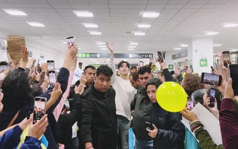 Singer Dimash gets warm welcome in Mexico ahead of solo concert 