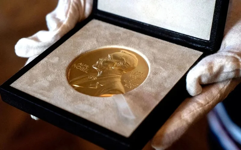 Nobel syılyǵynyń laýreaty marapatqa ıe bolǵanyn bilmeıdi