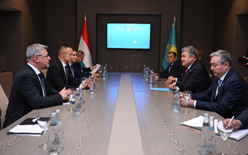 Kazakh FM holds bilateral meetings on OTS summit sidelines in Gabala