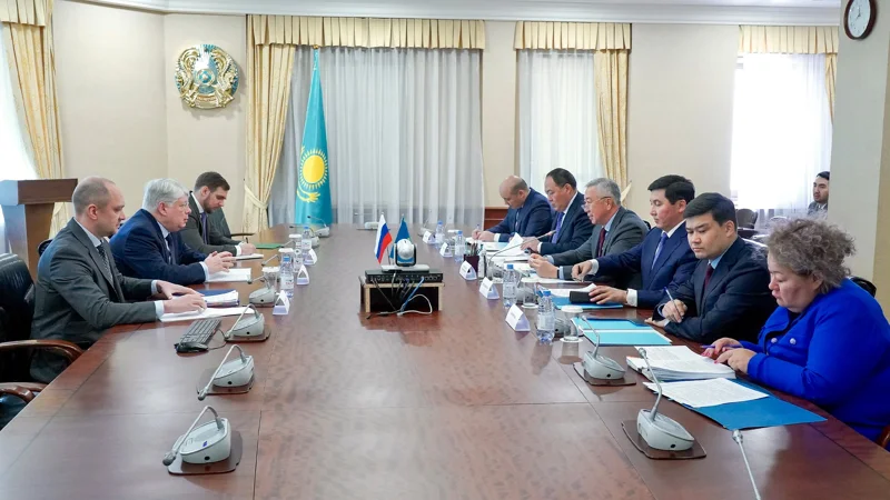 Серик Жумангарин провел встречу с Чрезвычайным и Полномочным Послом РФ в Казахстане Алексеем Бородавкиным