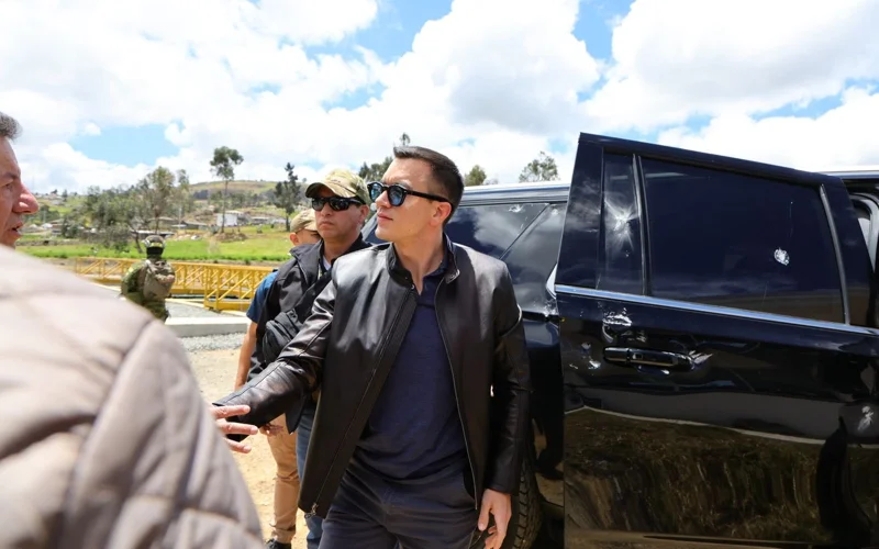 Неизвестные напали на кортеж президента Эквадора