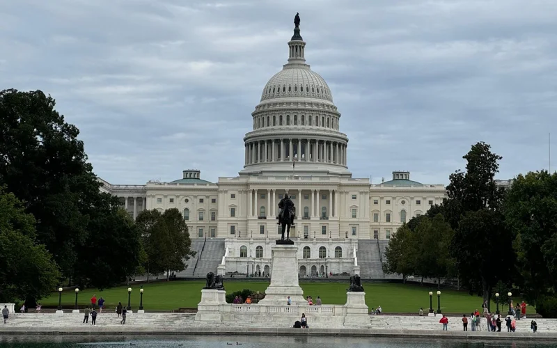 Сенат в шестой раз не смог восстановить работу правительства США