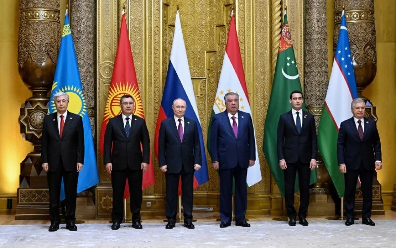 Порно Букина трахает Света Букин