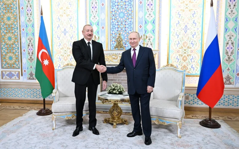 Путин и Алиев обсудили авиакатастрофу самолета Azal