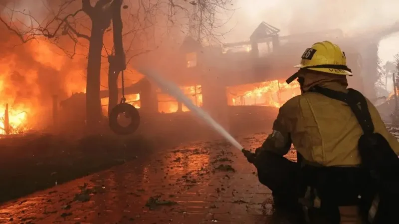 Задержан предполагаемый виновник самого разрушительного лесного пожара в Лос-Анджелесе 