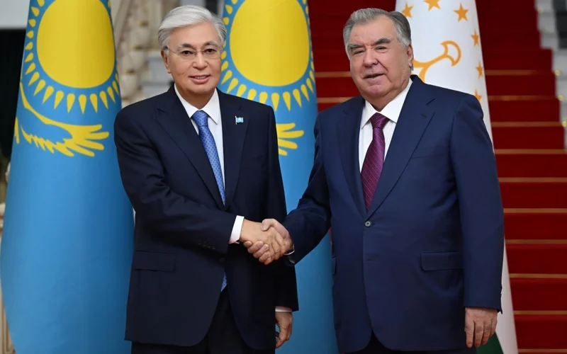 Мемлекет басшысы Тәжікстан Президенті Эмомали Рахмонмен кездесу өткізді