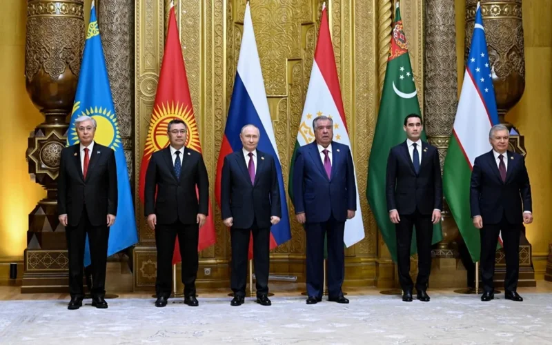 CA, Russian leaders pose for group photo in Dushanbe