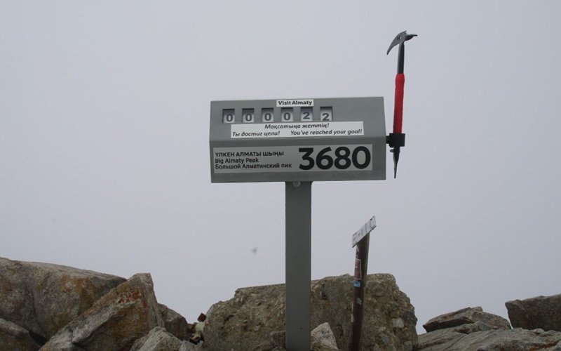 Первый в Казахстане счетчик восхождений установили в горах Алматы счетчик восхождений, большой алматинский пик