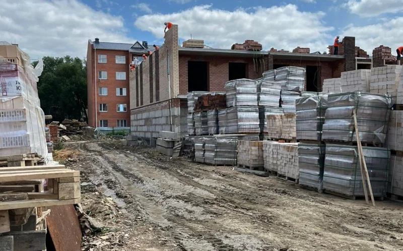 Трусики арқылы трахает және сперму в жопу