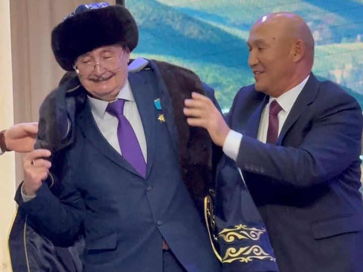 Ulytaý oblysynda Qaırat Baıbosynovtyń 75 jyldyq mereıtoıy toılandy Ulytaý oblysynda Qaırat Baıbosynovtyń 75 jyldyq mereıtoıy toılandy