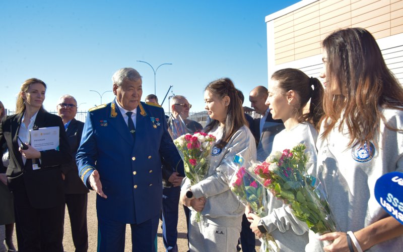 Женский экипаж космического проекта «SANA-1» встретили после изоляции в Астане Женский экипаж космического проекта «SANA-1» встретили после изоляции в Астане