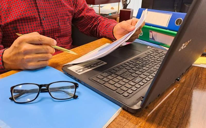 офис сотрудник ноутбук работа қызметкер жұмыс