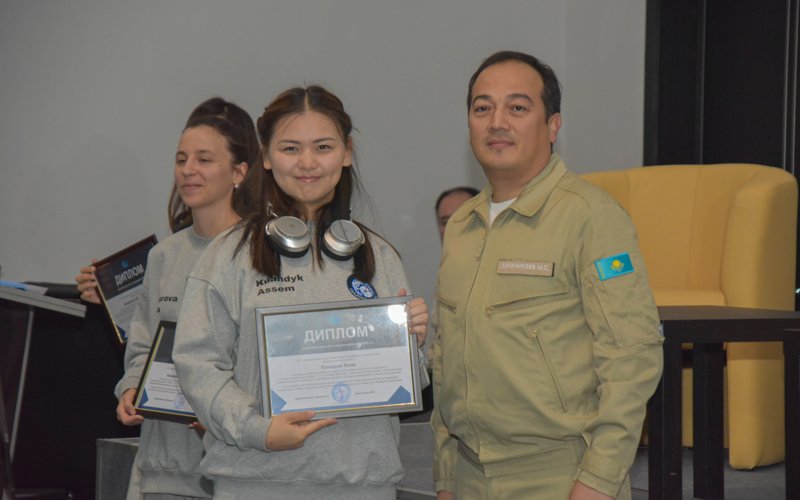 Женский экипаж космического проекта «SANA-1» встретили после изоляции в Астане Женский экипаж космического проекта «SANA-1» встретили после изоляции в Астане