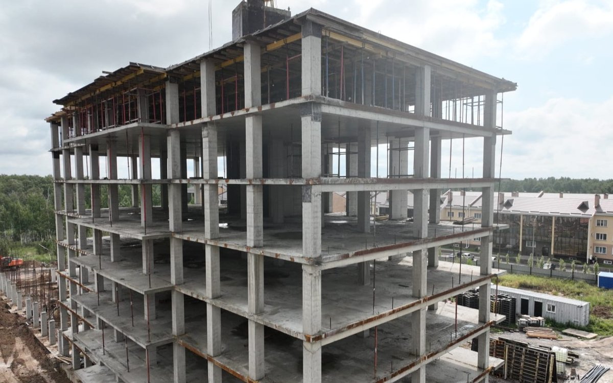 Екі құрылысшы үй иесін жаттықтырған