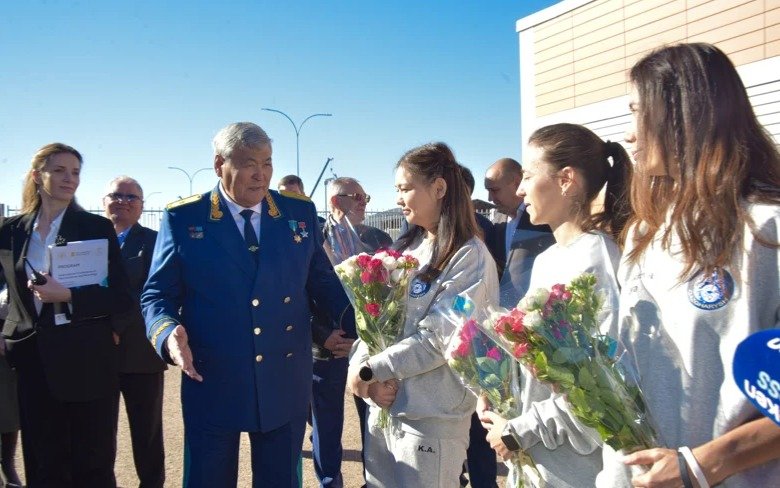 All-female SANA-1 crew completes isolation experiment in Astana All-female SANA-1 crew completes isolation experiment in Astana
