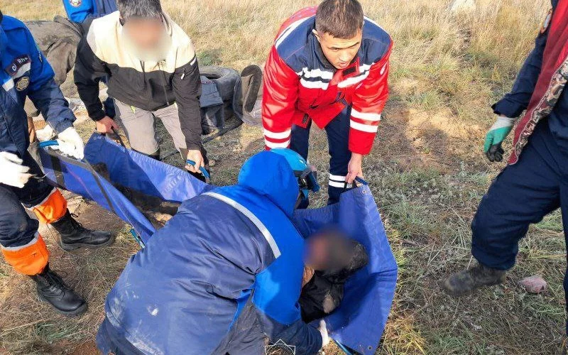 В Павлодарской области мужчину вытащили из-под завала