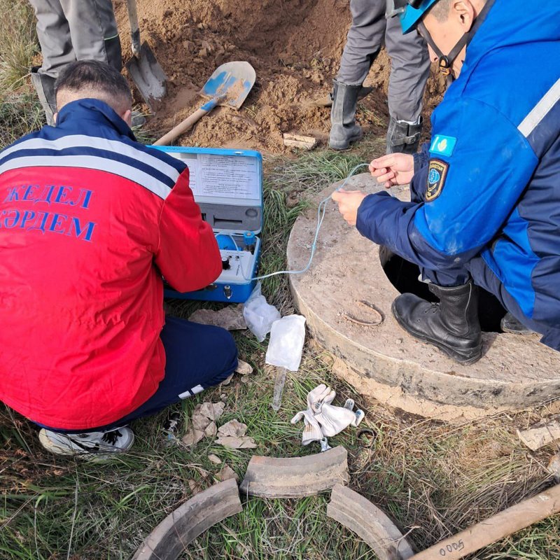 В Павлодарской области мужчину вытащили из-под завала