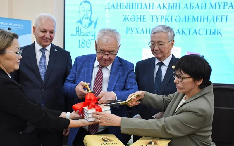 Порно балапан кончает в кешке