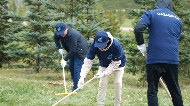 Более 150 тысяч жителей вышли на общегородской субботник в Астане