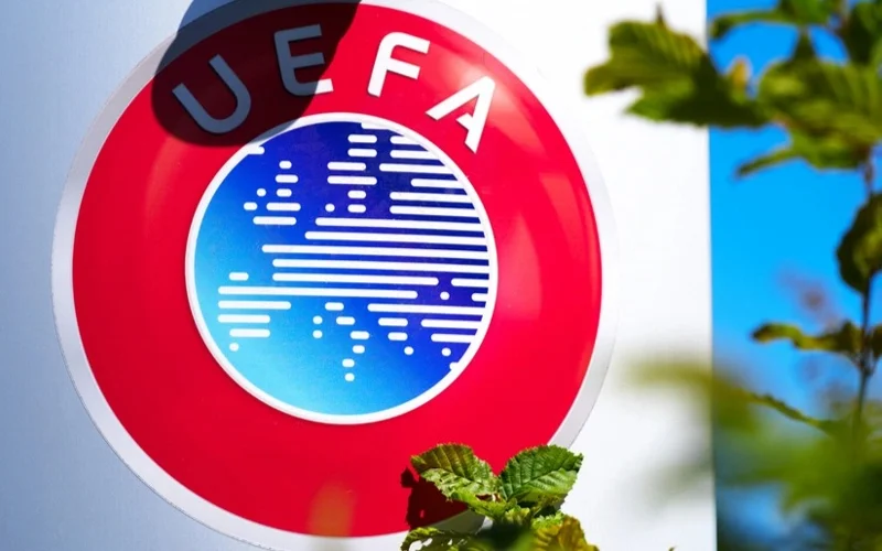ÝEFA irikteý týrnırleriniń erejelerin ózgertýi múmkin