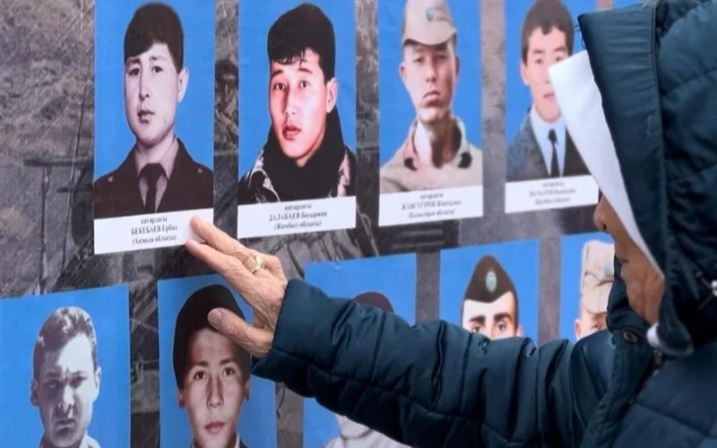 Atbasarda tájik-aýǵan shekarasynda qaza tapqan 17 jaýyngerge arnalǵan memorıal ashyldy