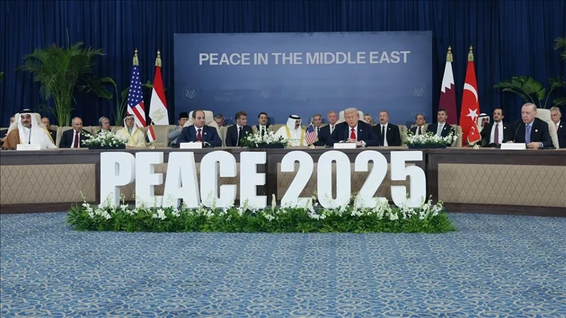 Trump signs Gaza ceasefire deal with leaders of Qatar, Egypt, Turkiye
