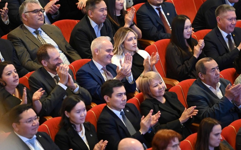 Prezıdent «Lýkoıl» kompanııasynyń mereıtoılyq is-sharasyna qatysty Prezıdent «Lýkoıl» kompanııasynyń mereıtoılyq is-sharasyna qatysty