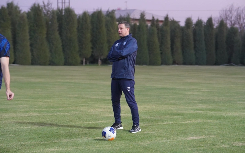 Тренер молодежной сборной Казахстана по футболу решил уволиться после провала команды