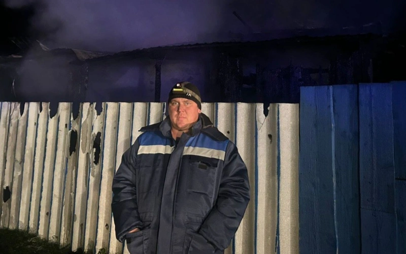 В Восточно-Казахстанской области мужчина спас из огня двоих малышей