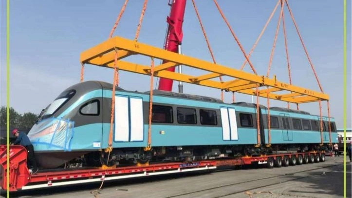 Astanaǵa LRT-nyń taǵy eki jyljymaly quramy jetkizildi